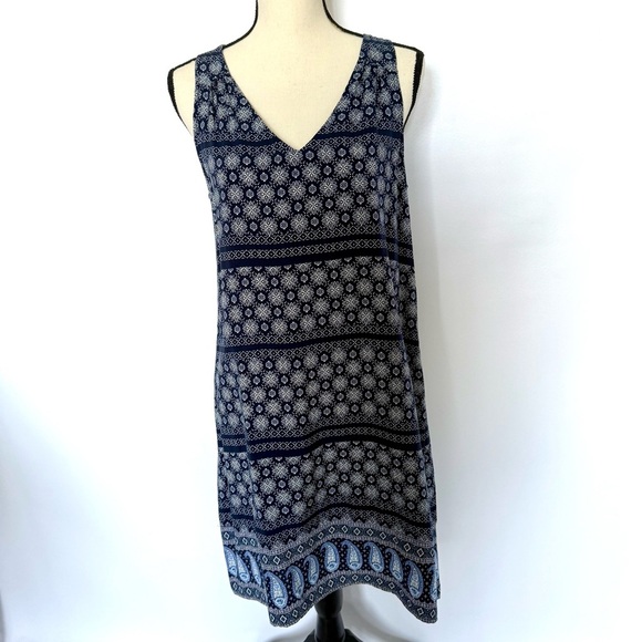 Old Navy Blue and White Floral Dress size medium 100% Rayon - Picture 1 of 8
